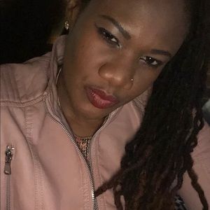 Meet your Posher, Briana